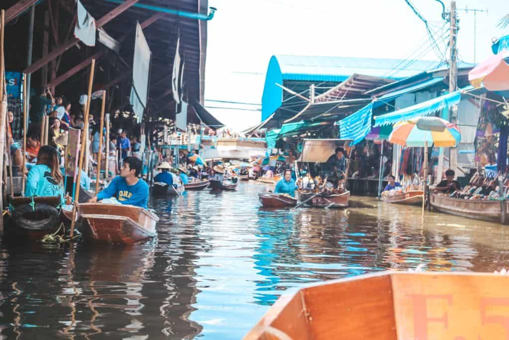 The floating market in Thailand... an entire market on the waterway and the vendors are each on their little boats. Tour of the Railway Market and Floating Market from Bangkok, Thailand. #bangkok #thailand #railwaymarket #floatingmarket 