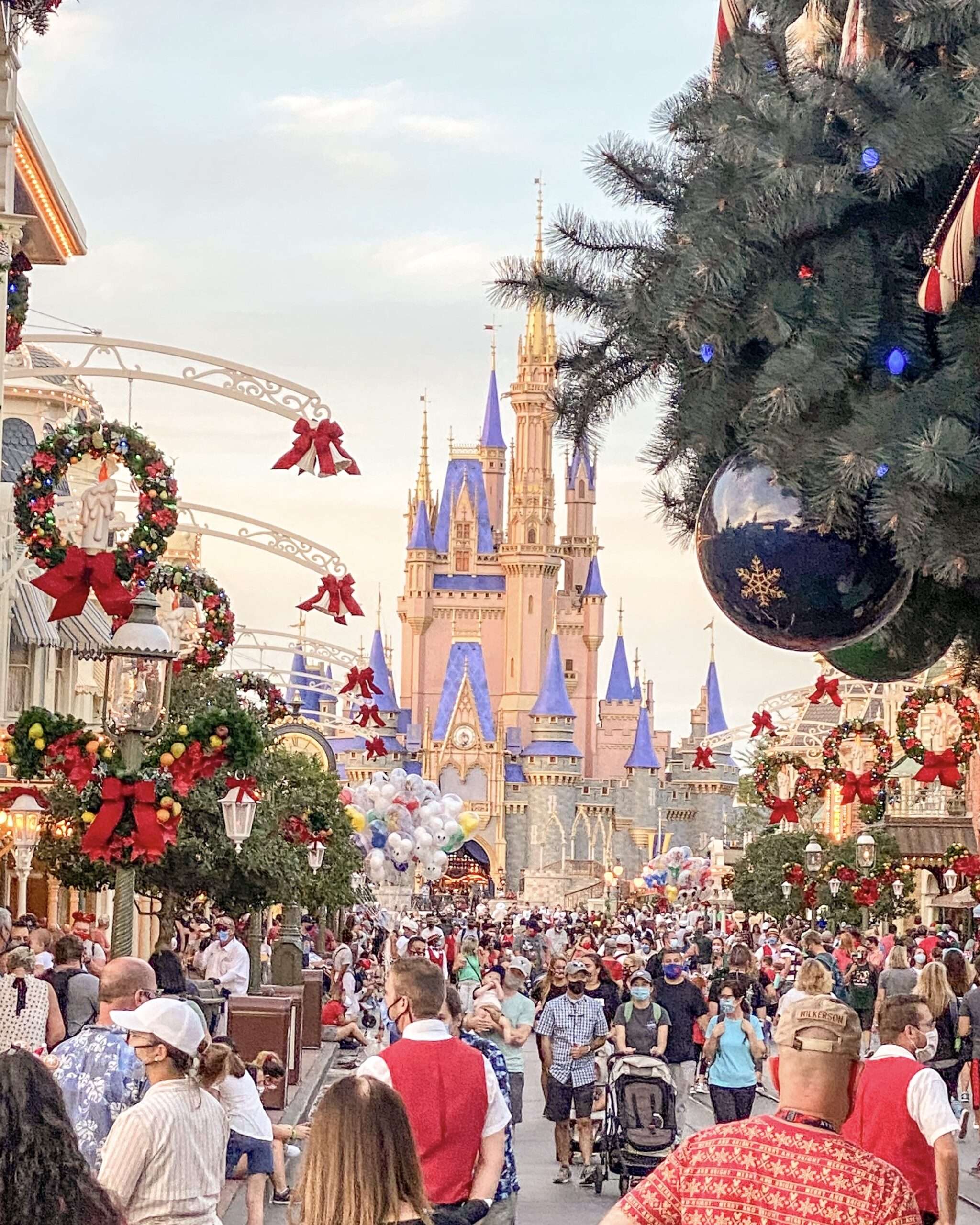 Disney during Christmas time in 2020 - My experience in Walt Disney World during a global pandemic | Magic Kingdom | Toy Story Land in Hollywood Studios | Christmas Decorations, Holiday Treats & Merchandise | Safety Measures in Place | Rides & Wait Times | Mask Requirements | Park Capacity | #Disney #DisneyWorld #MagicKingdom #HollywoodStudios #ToyStoryLand #Christmas #ChristmasDecorations #ChristmasinDisney